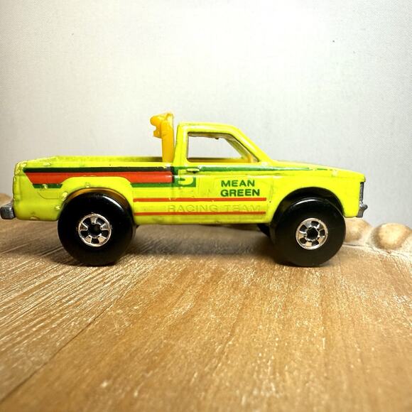 Hot Wheels Service Vehicles Lot - US Mail Truck, Phone Truck, Flatbed Vintage - Picture 5 of 15